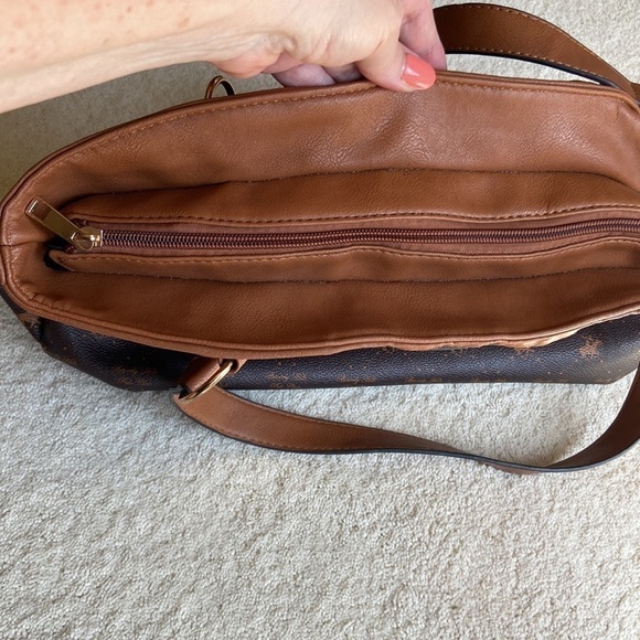 Beverly Hills Polo Club Brown and Cognac Large Shoulder Bag - Picture 7 of 12